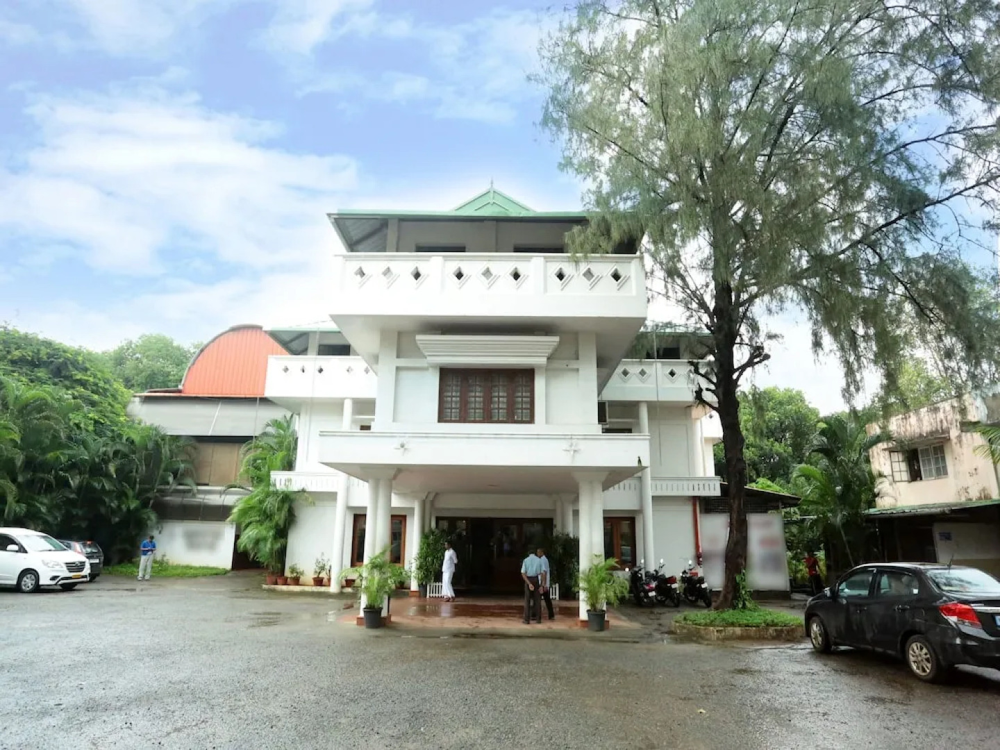 Oyo 15992 Central Hotel