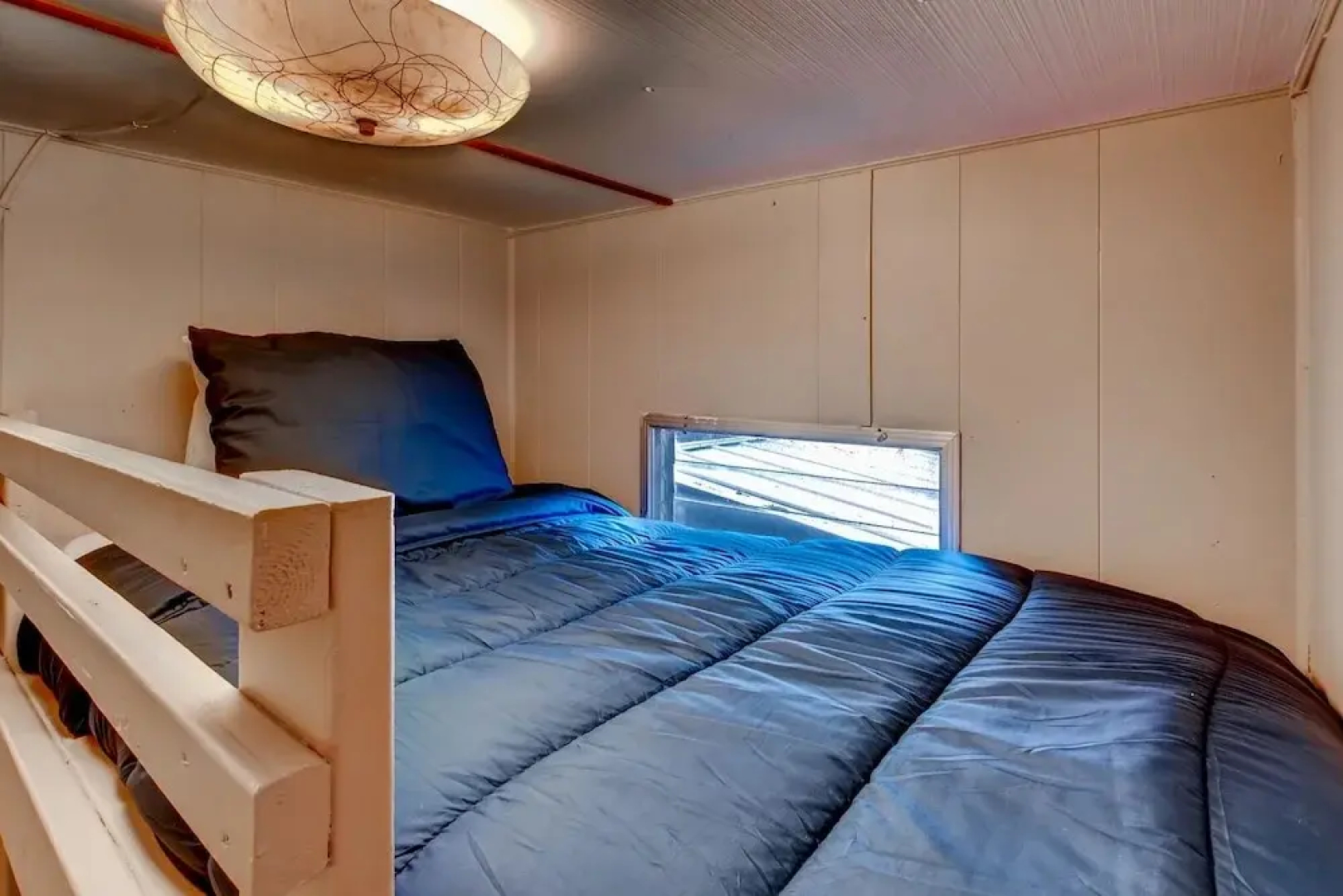 Kamp Koby - Lake Front Camp On Lake Hortonia 2 Bedroom Cabin by RedAwning