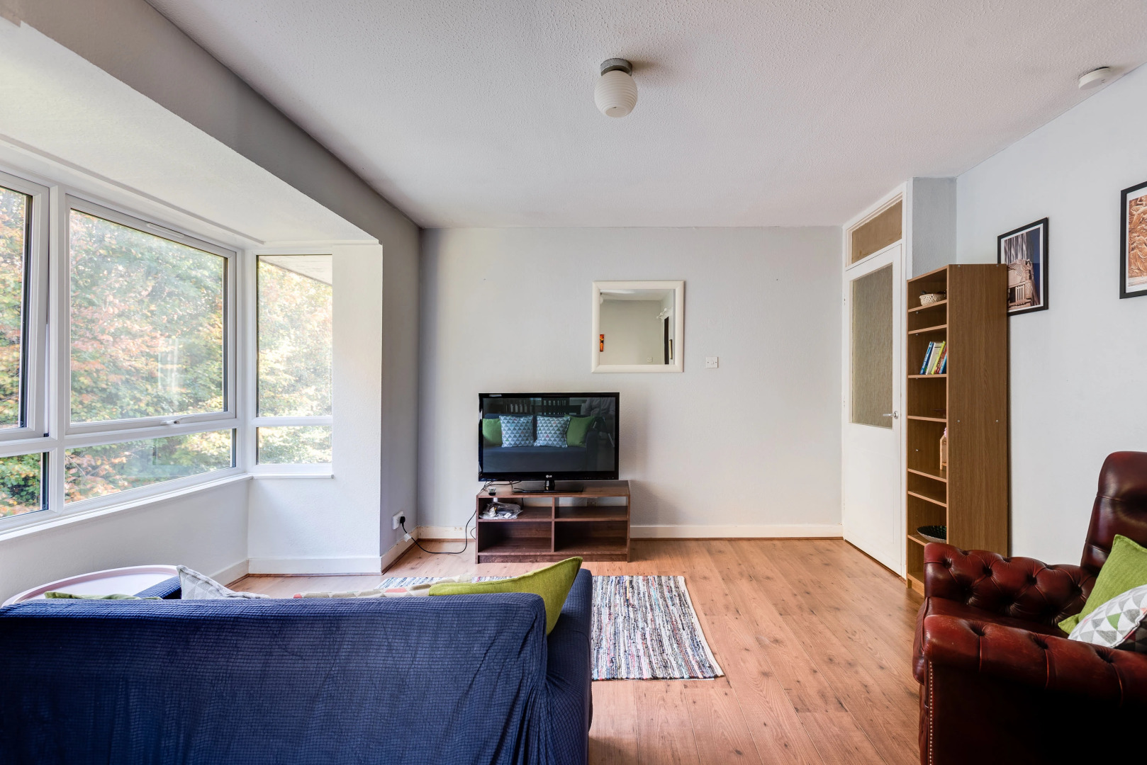 Top-Floor Bright & Sunny 3-Bedroom Flat (sleeps 4)