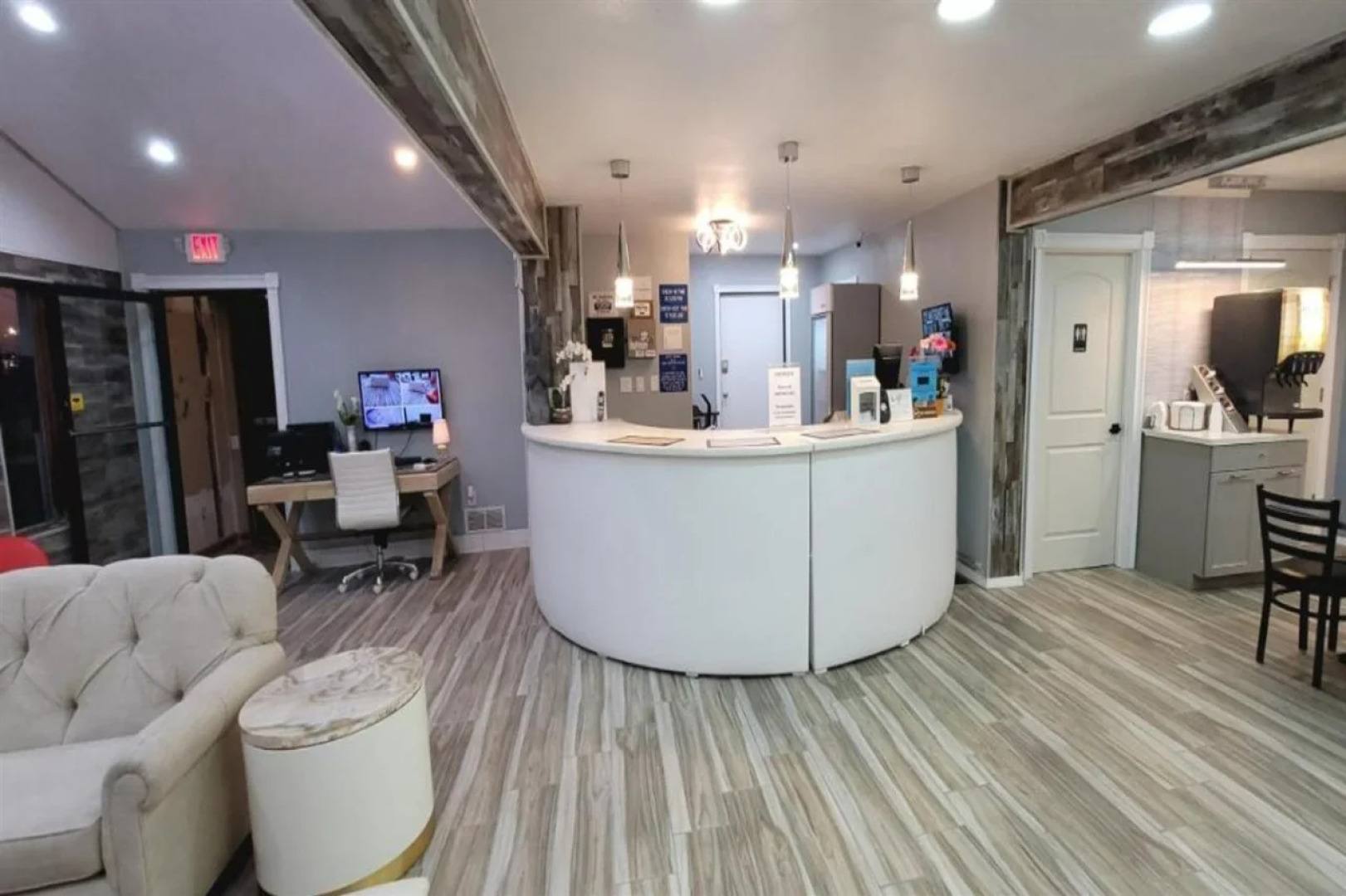 Dragonfly Inn and Suites