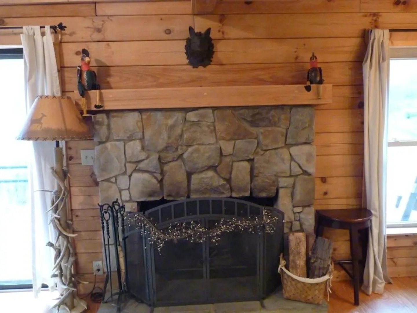 Horseshow Hideaway – Pet Friendly Cabin, 7 Minutes to TIEC