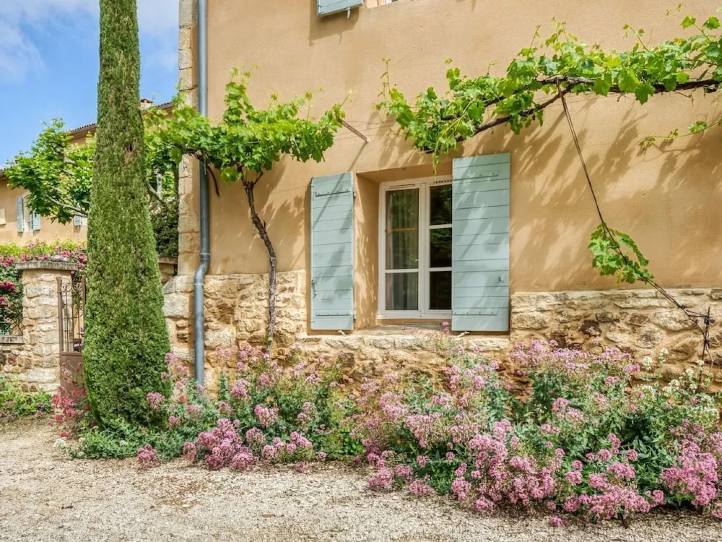 Secluded Holiday Home in Rustrel With Swimming Pool