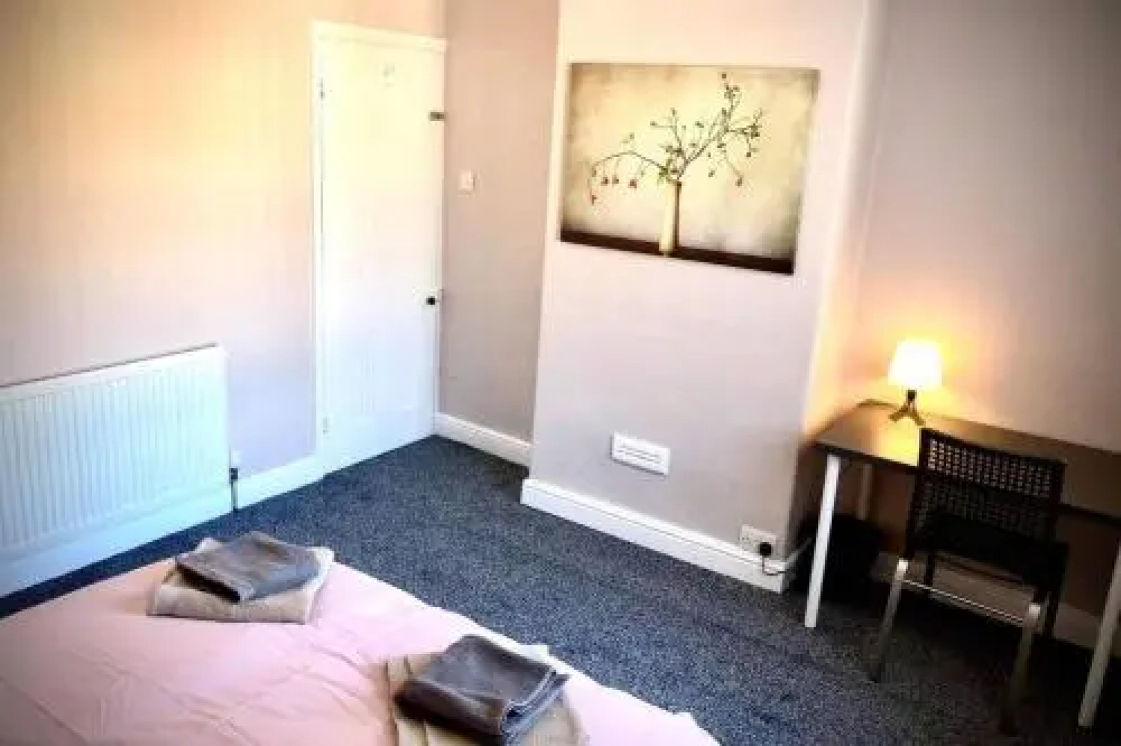 The Manchester Pad - 3BR Entire house with parking