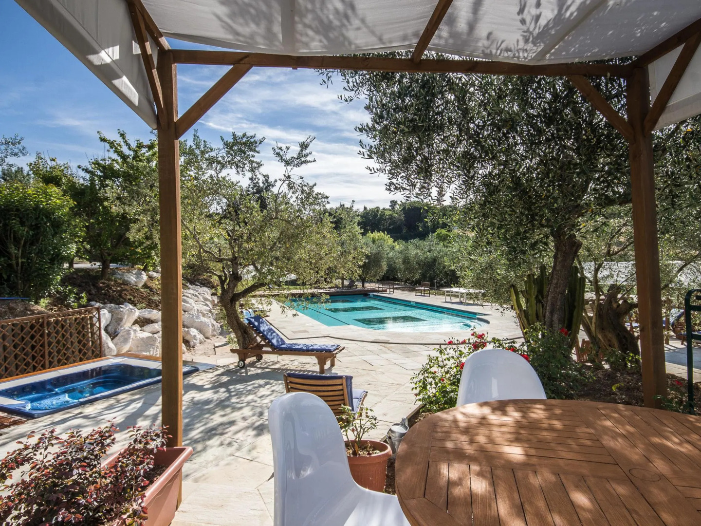 Luxury Mansion in Mondavio with Swimming Pool