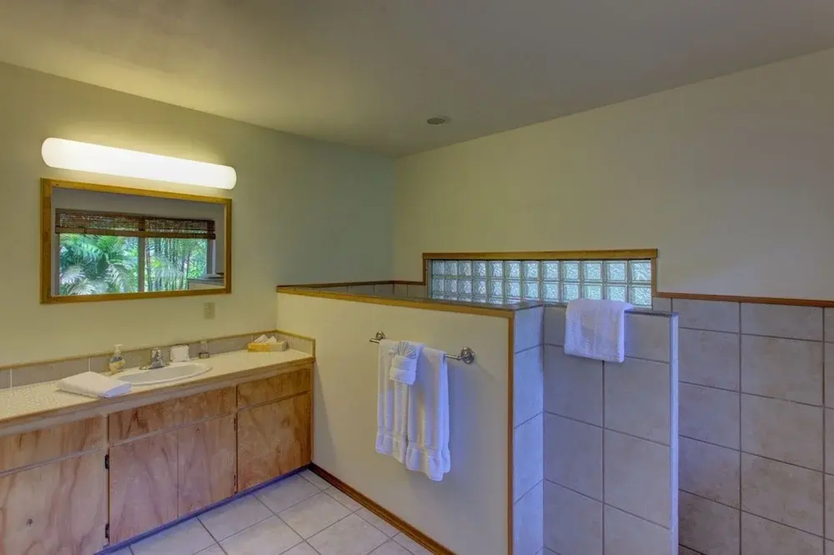 Maluhia Hale 3 Bedroom Home by RedAwning