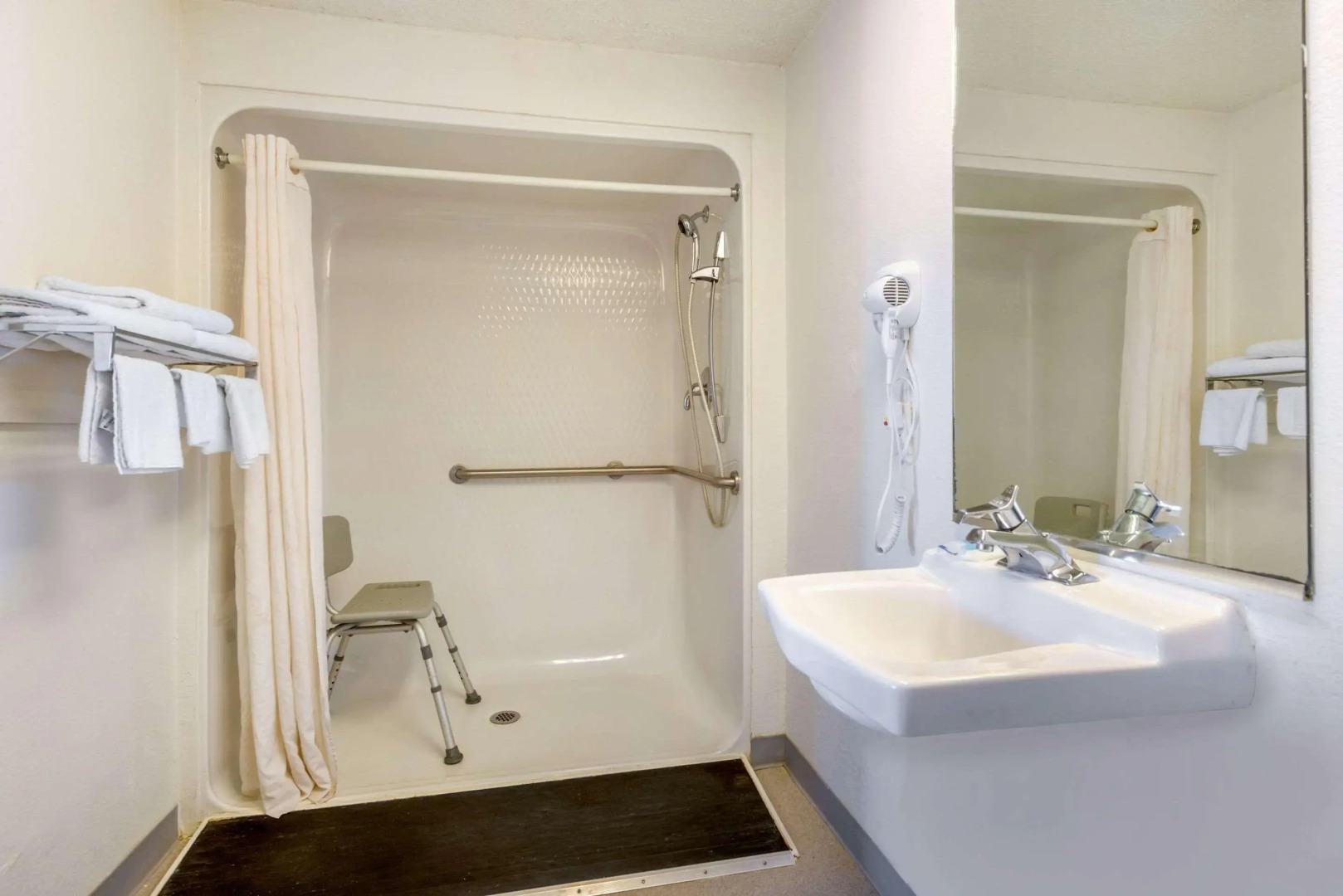 Knights Inn - Hilliard