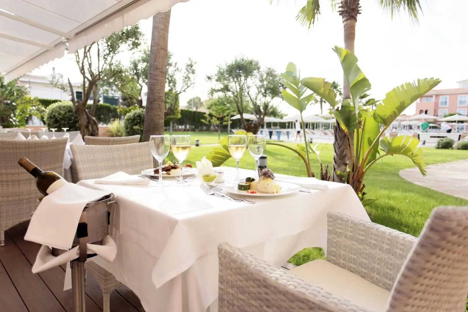 Grupotel Macarella Suites & Spa