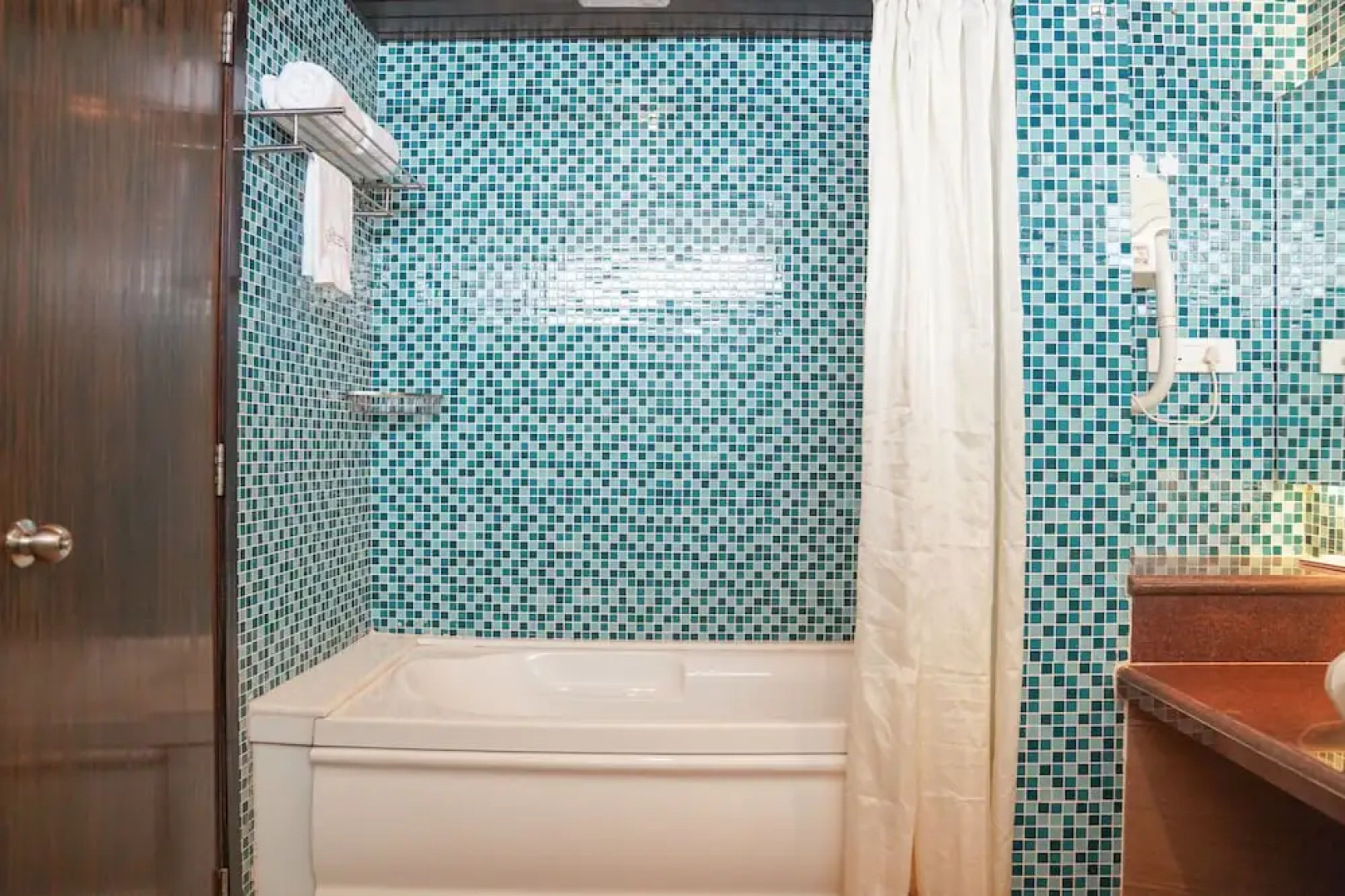 Greenleaf The Resort & Spa, Ganpatipule