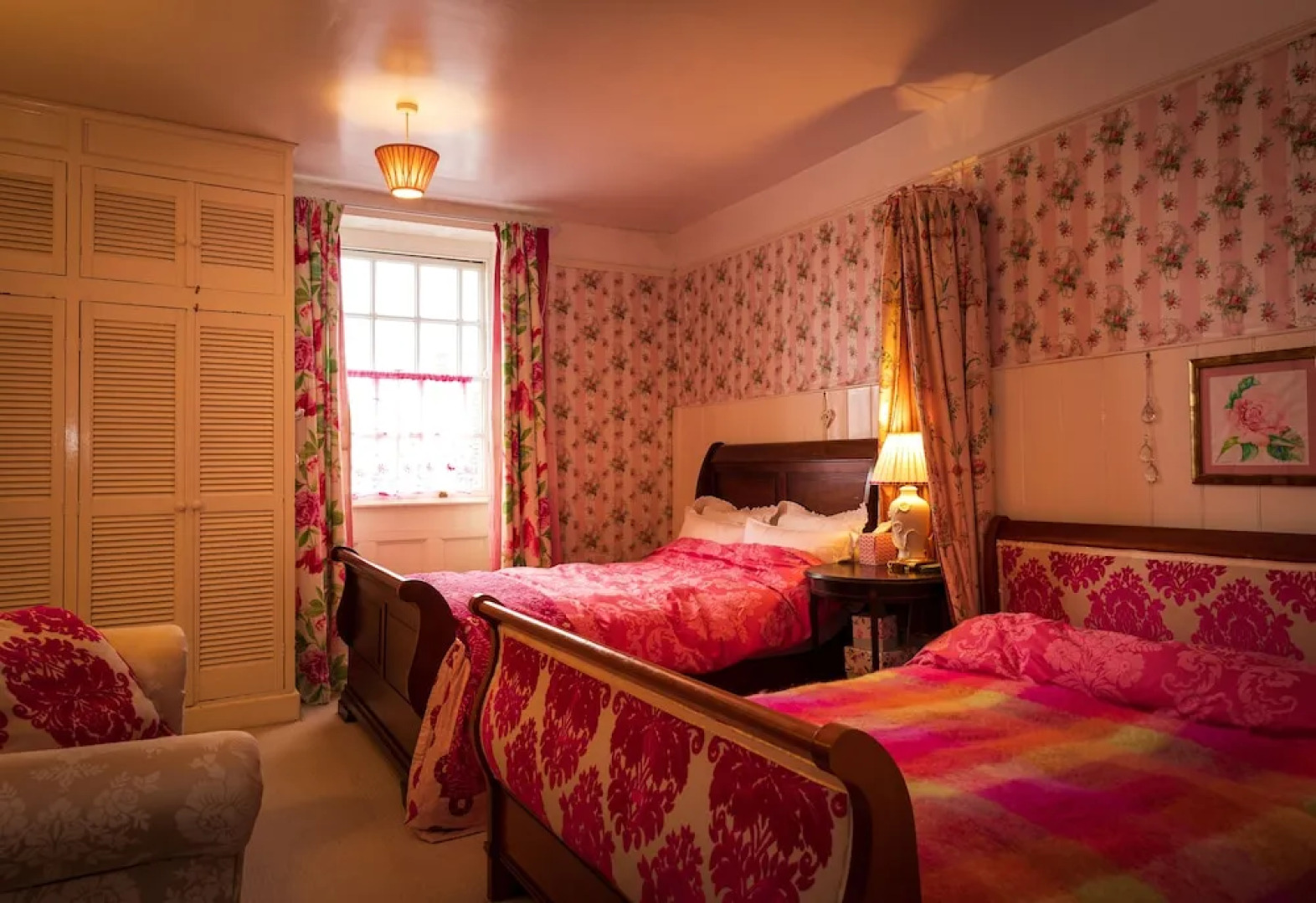 Artsy 5-bed House w/ Garden