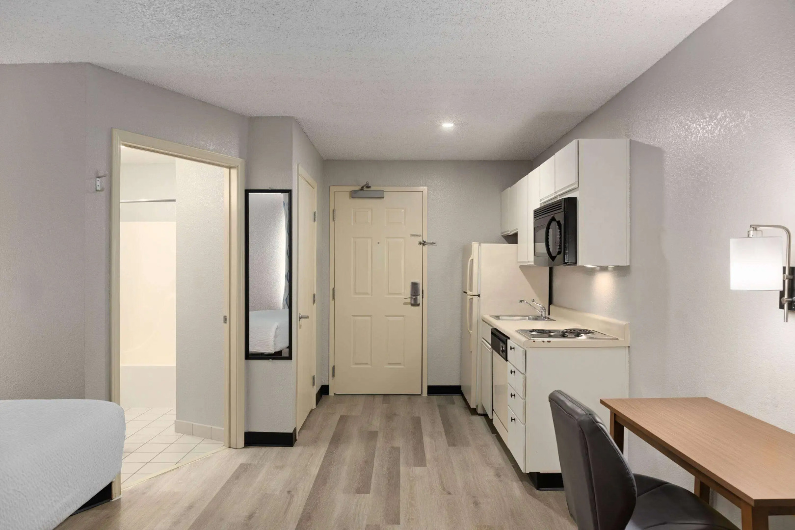 Days Inn & Suites by Wyndham Green Bay WI.