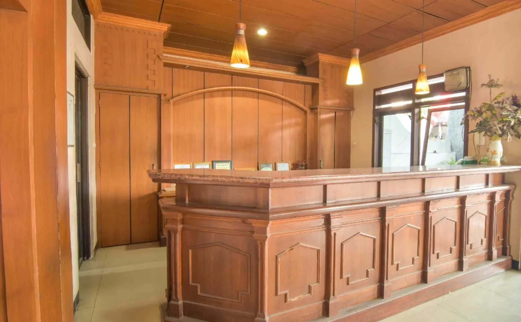 Hotel & Restaurant Basra