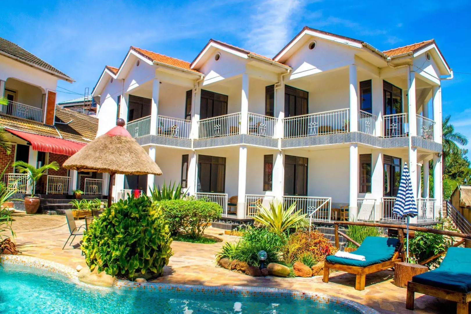 2 Friends Beach Hotel