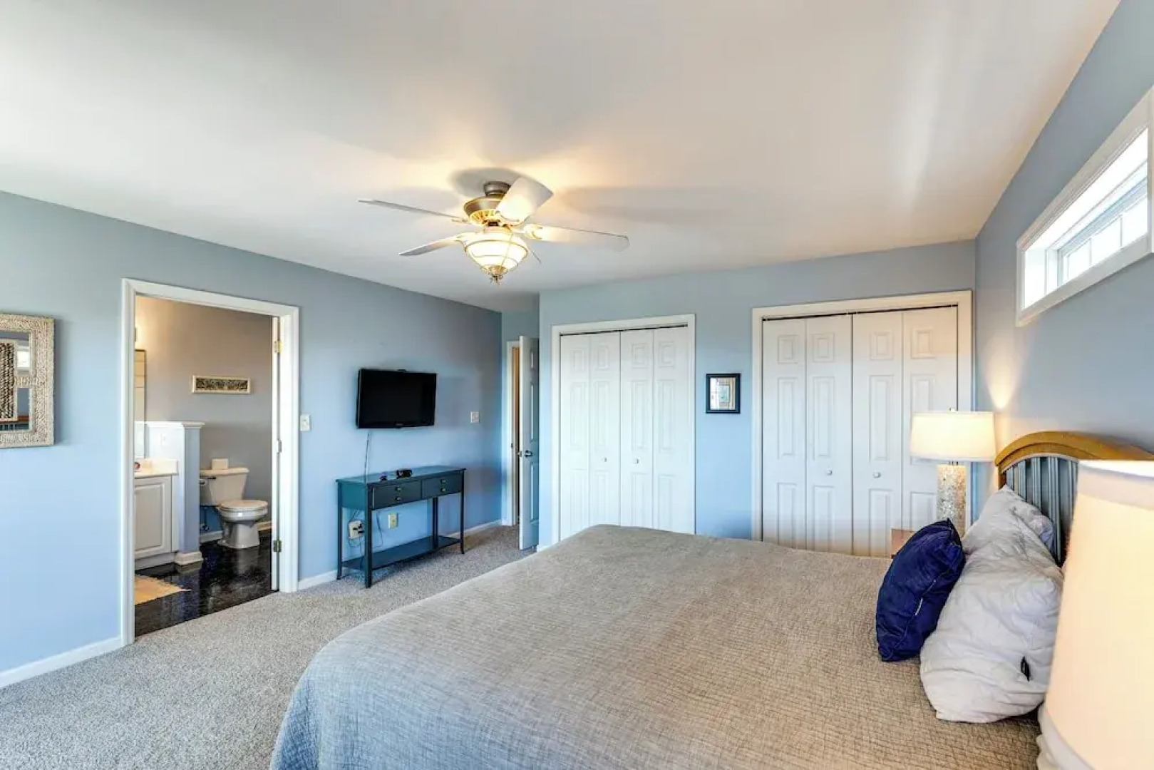 Steps to Beach: Emerald Isle Home w/ Deck!