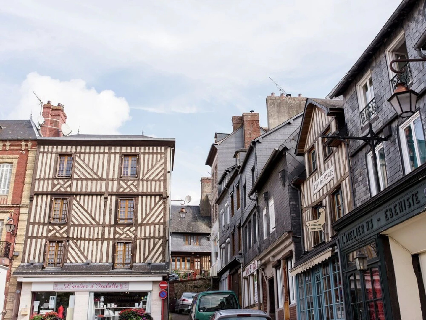 Rural, Detached Holiday Home With Pleasant Garden Near the French West Coast