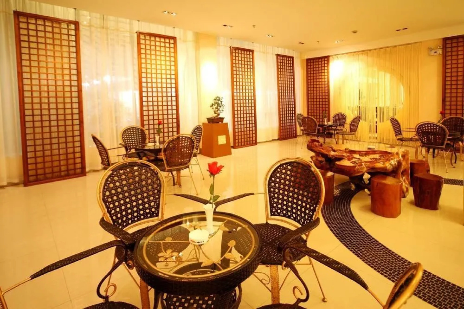 Tengchong Shun Xing Business Hotel