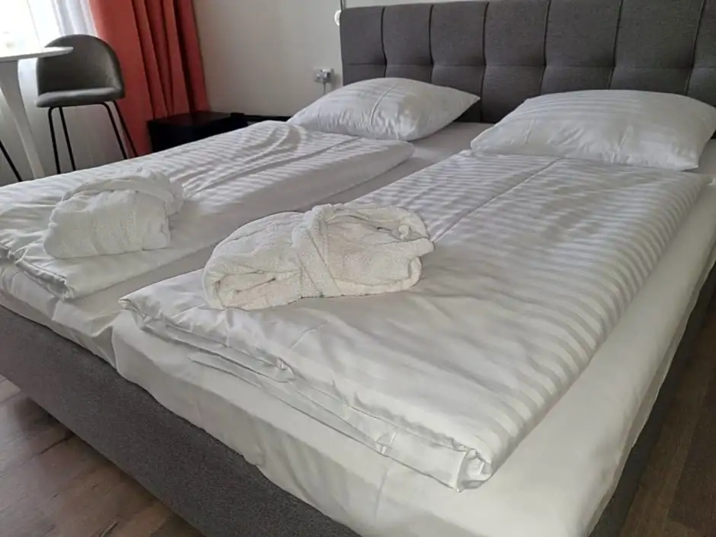 Ubytování Hanka v hotelovém pokoji C408