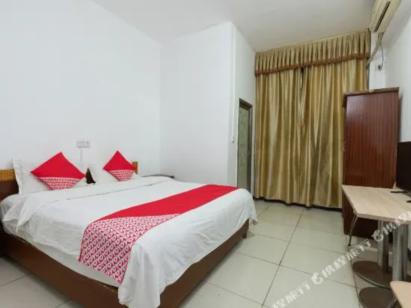 Huixiang Hotel (Haikou High-speed railway East station Wuyue Plaza store)