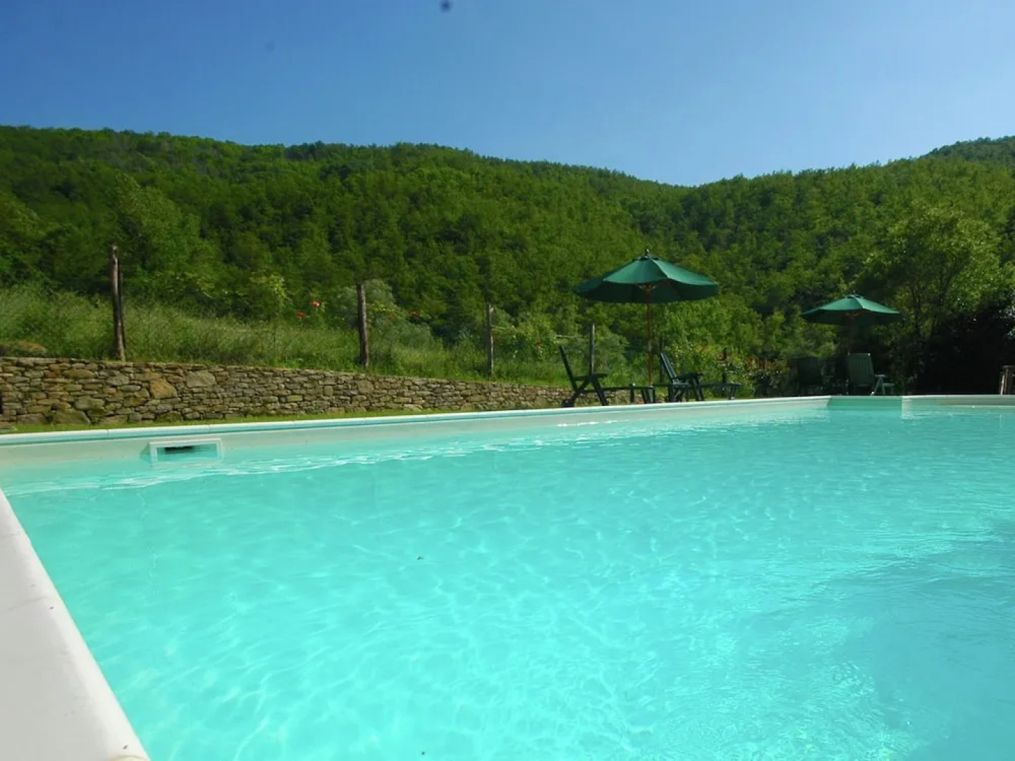 Holiday House with Pool & Large Garden Overlooking Lake near Tuscany