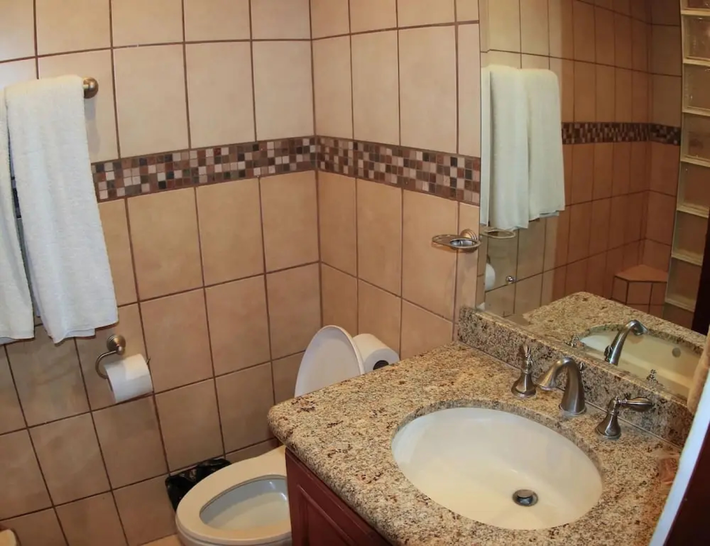 Hotel room-style ocean-view unit in Flamingo with pool
