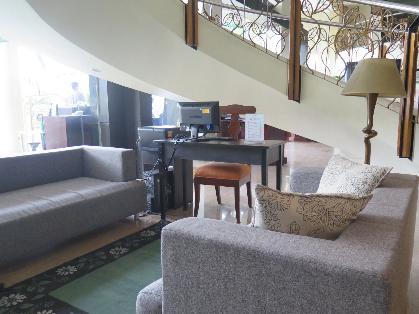 The Pinnacle Hotel and Suites