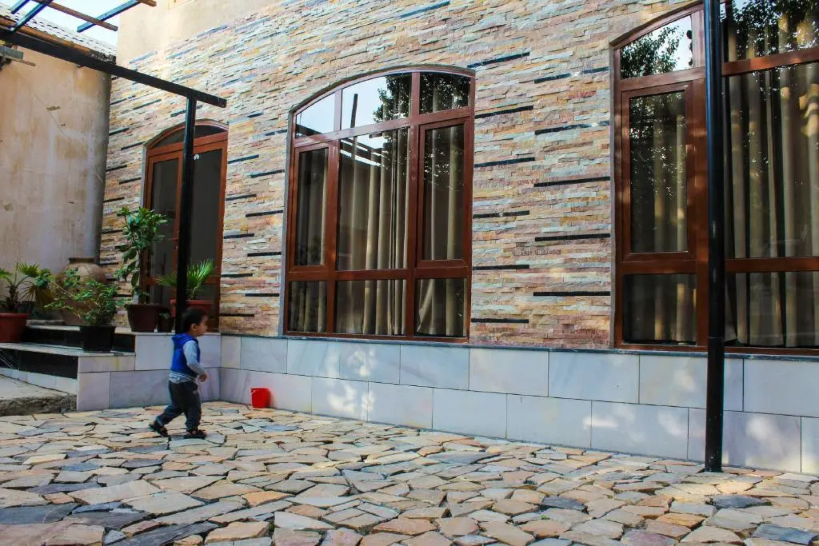 Guest House Ruslan Nurata & Tours