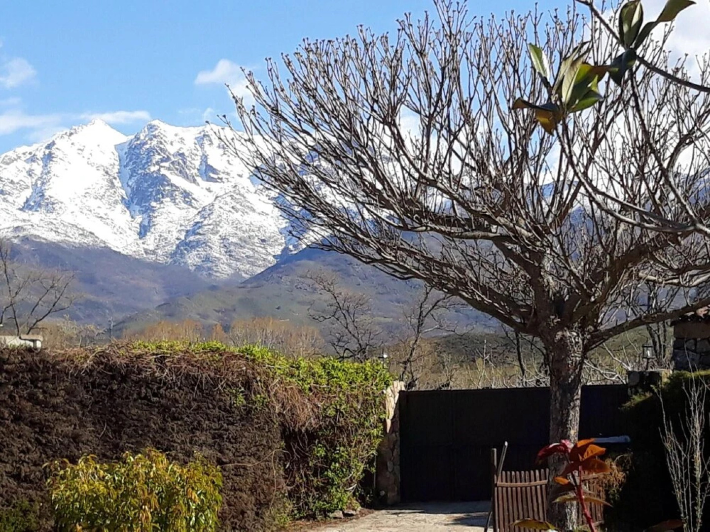 House With 3 Bedrooms in Candeleda, With Wonderful Mountain View and Enclosed Garden