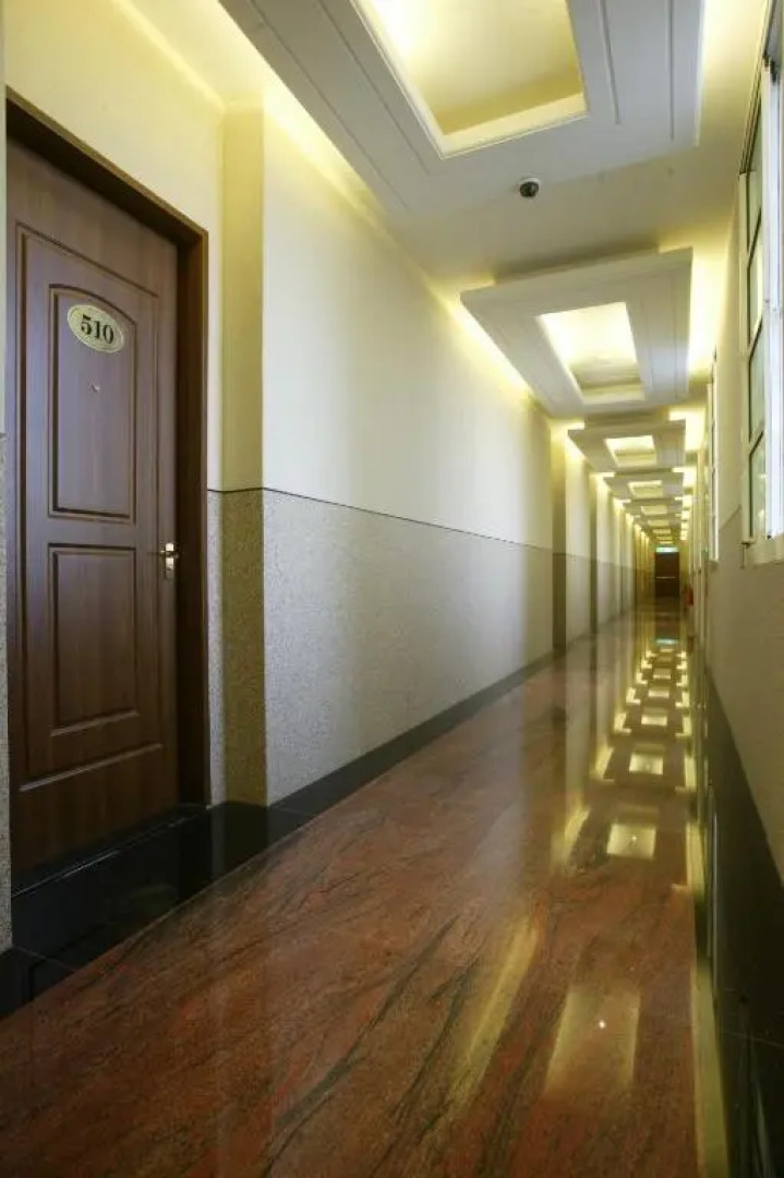 Royal Garden Business Motel - Huwei