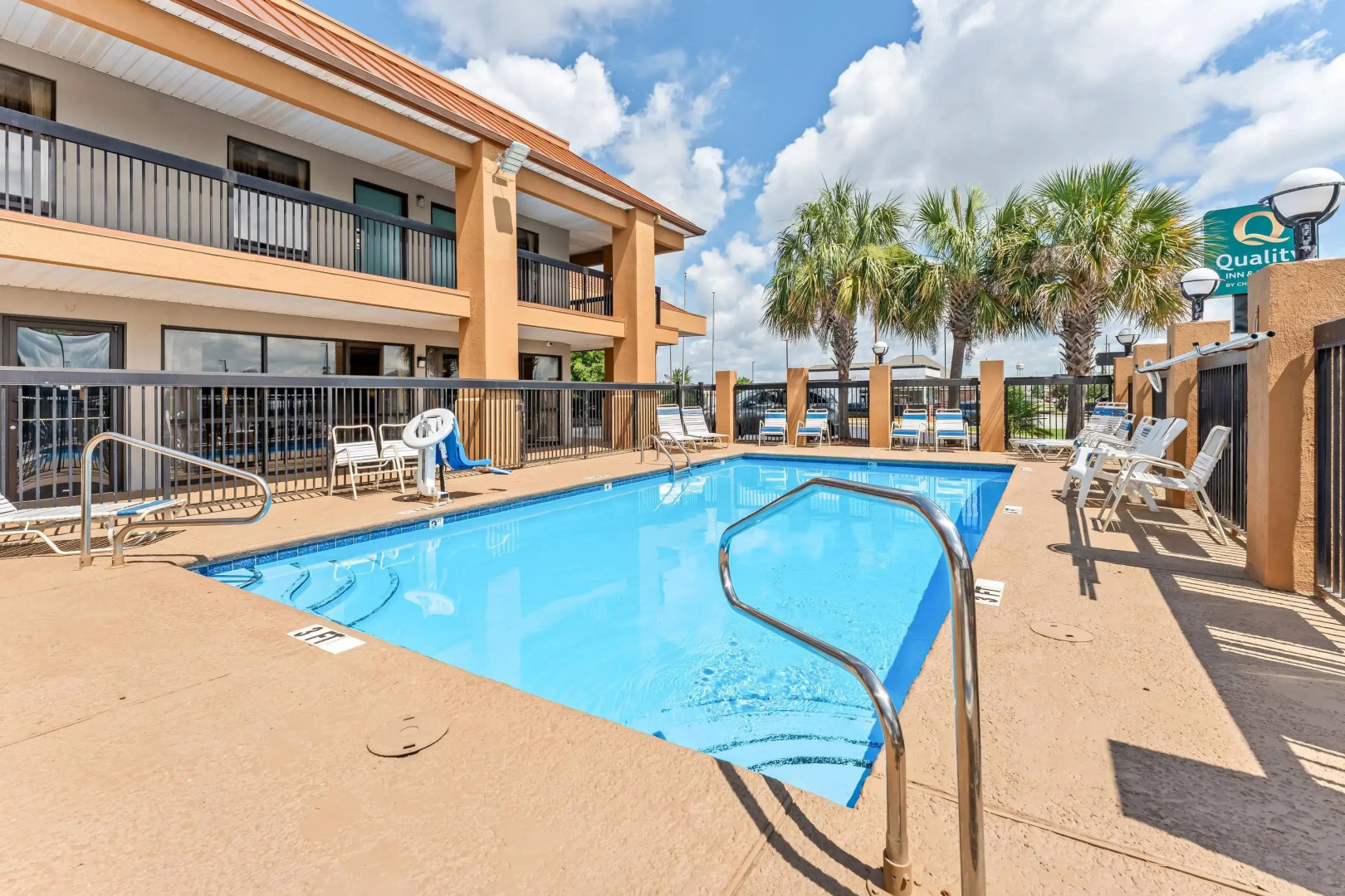 Quality Inn & Suites near Robins Air Force Base