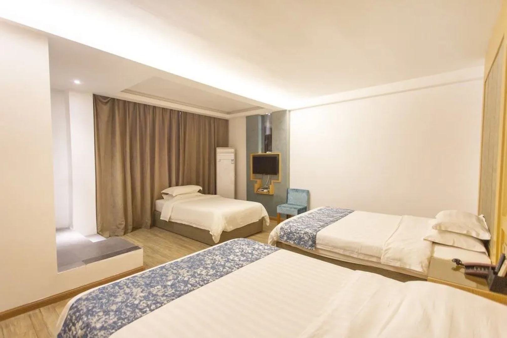 Zhangjiajie Heyday Hotel