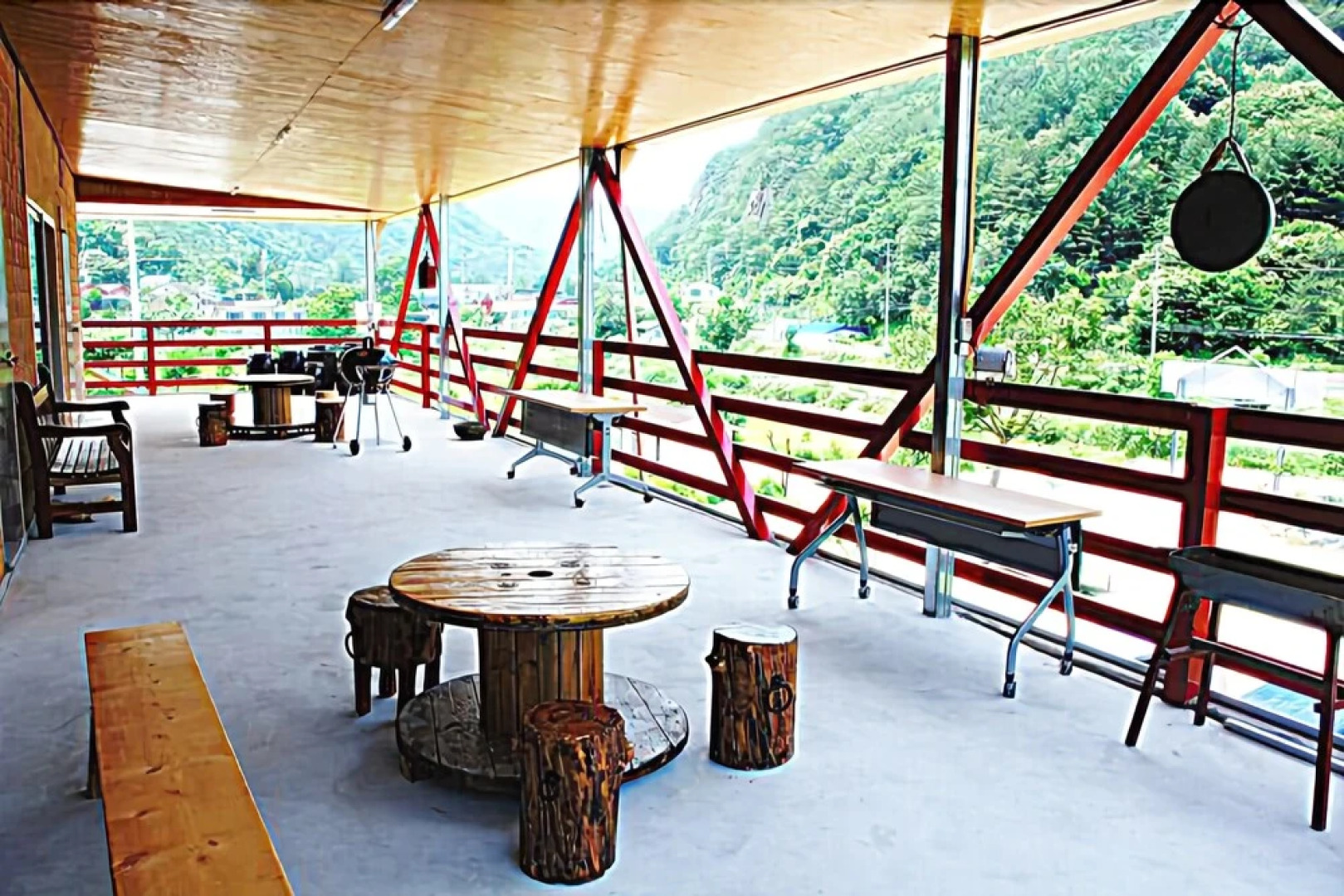 Hwacheon Mountain Water Smell the Smell of Ocher Pension