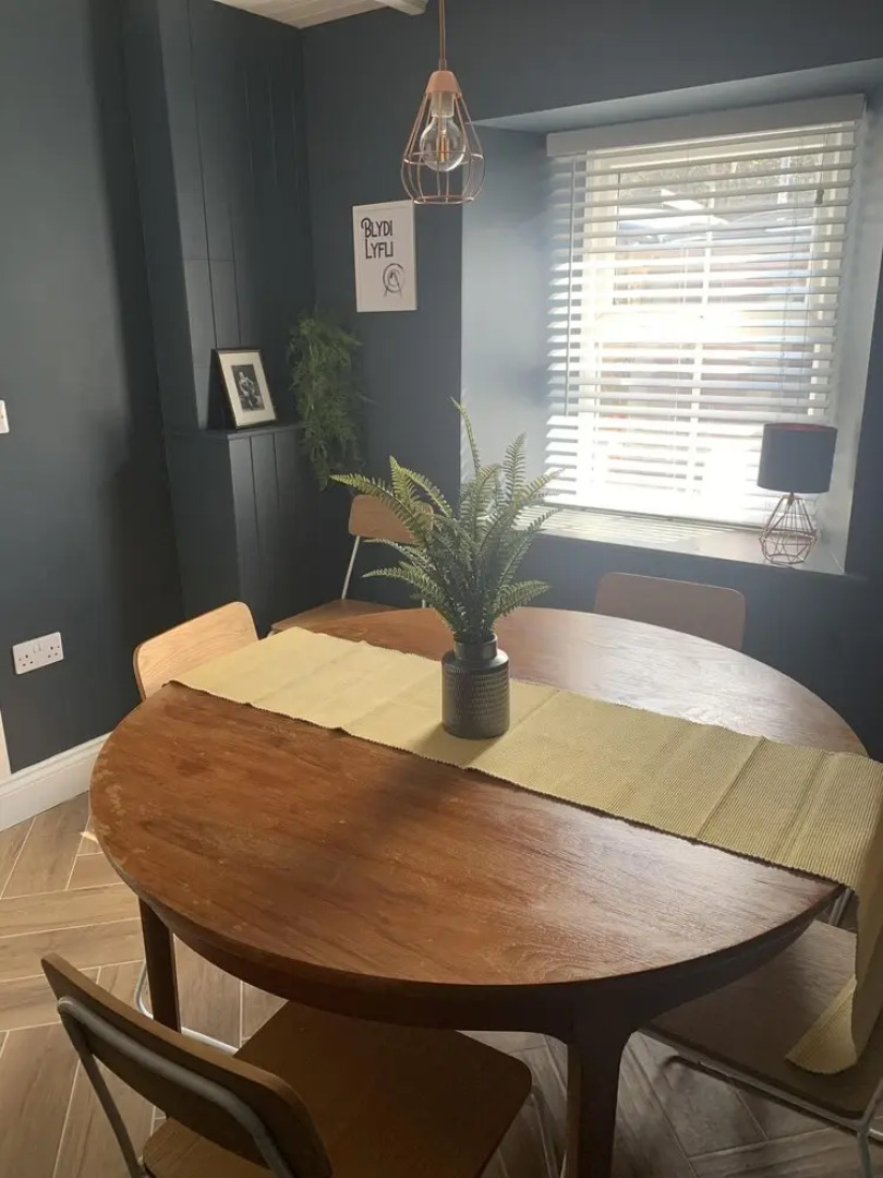 Min-Y-Fford, 19th century cottage, sleeps 8