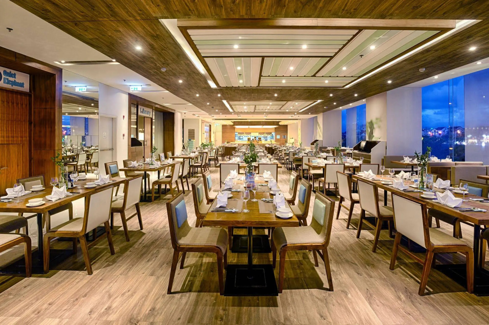 A La Carte Da Nang Beach