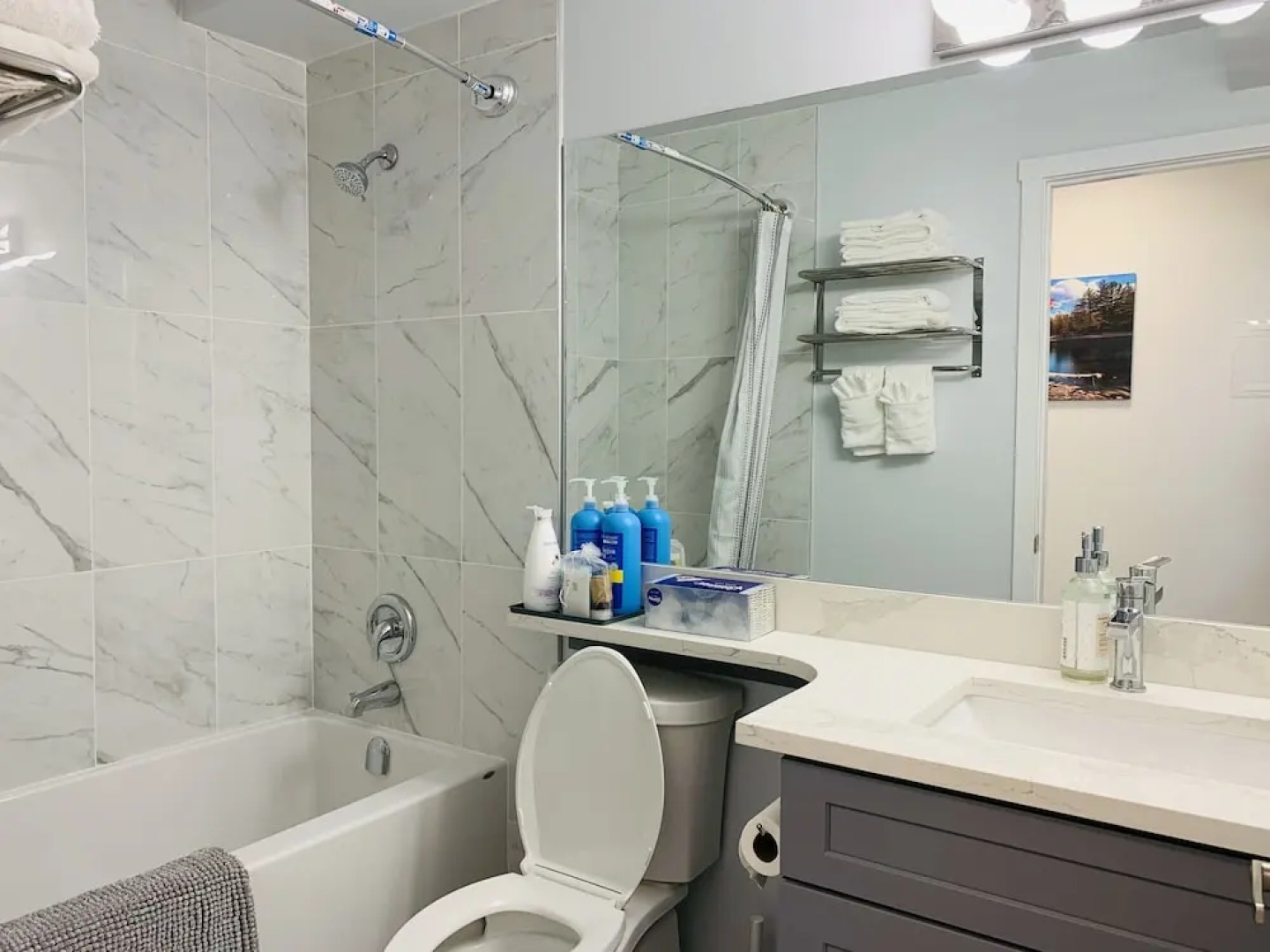 Lovely 1-Bedroom Condo with AC & Kitchen