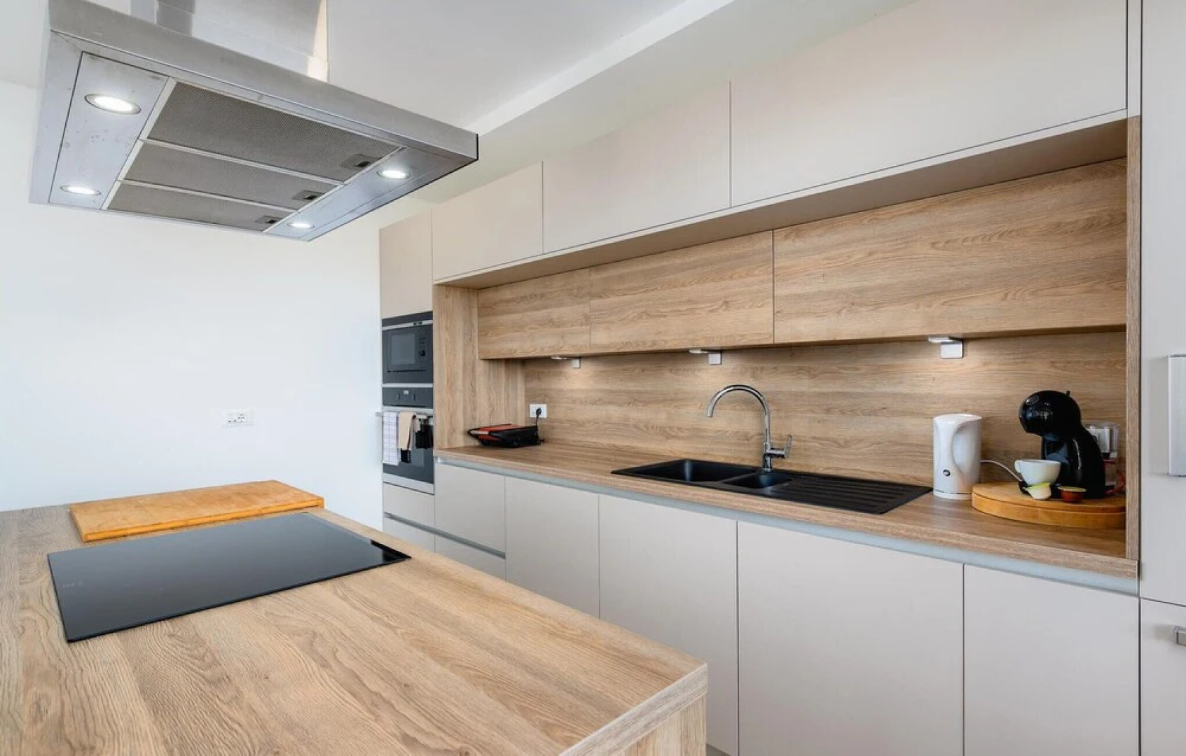 Amazing Home in Nova Vas With Wifi, 4 Bedrooms and Outdoor Swimming Pool