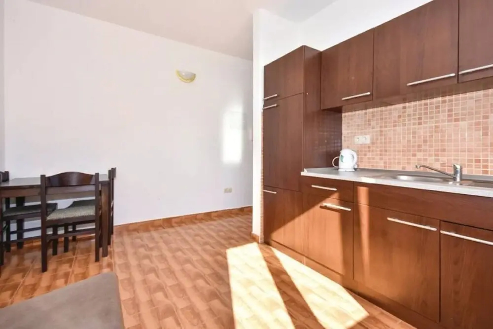 Emilie's House And Apartment