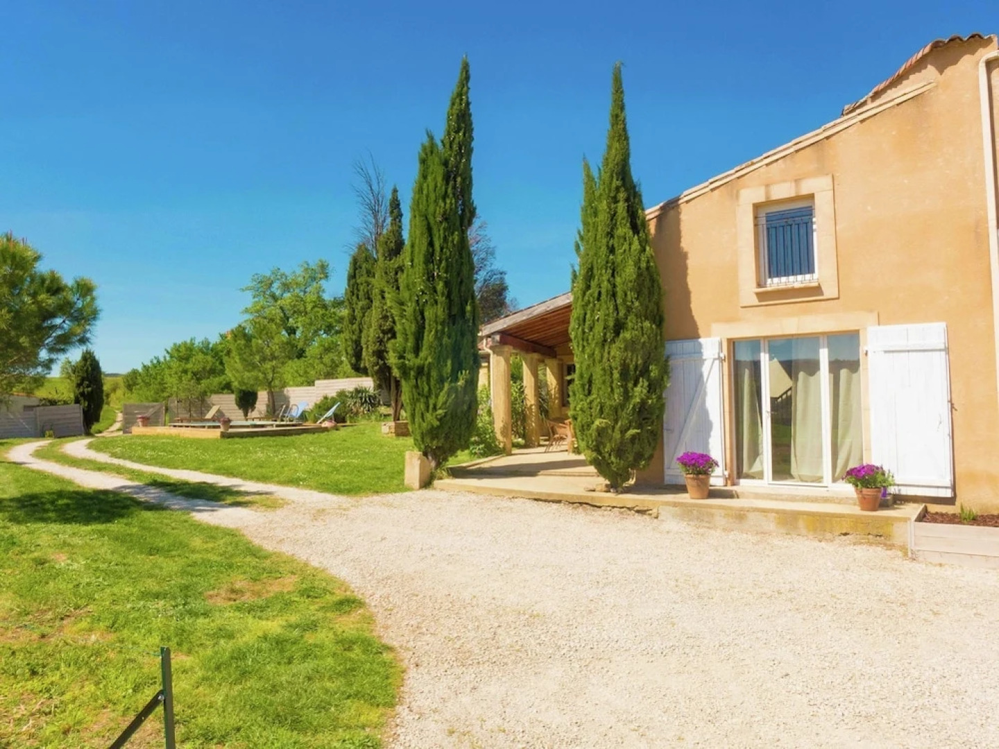 Stunning Holiday Home With Swimming Pool in Loupia