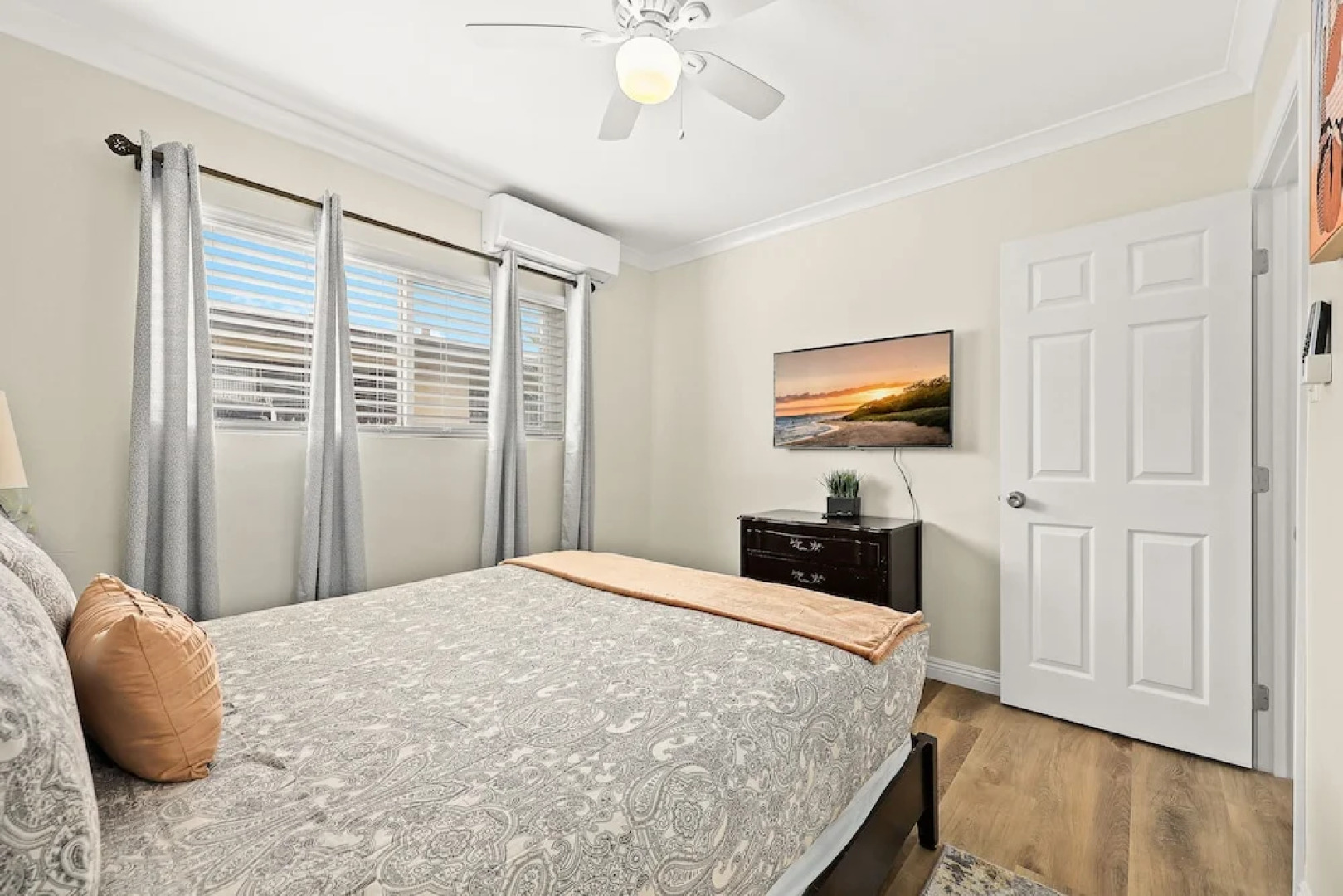 Bright&Cozy Getaway 10min to Downtown LA