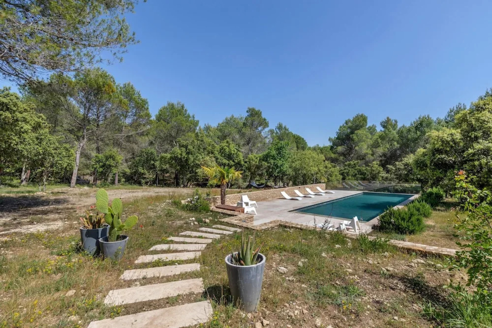 Villa With 5 Bedrooms in L'isle-sur-la-sorgue, With Private Pool, Furn