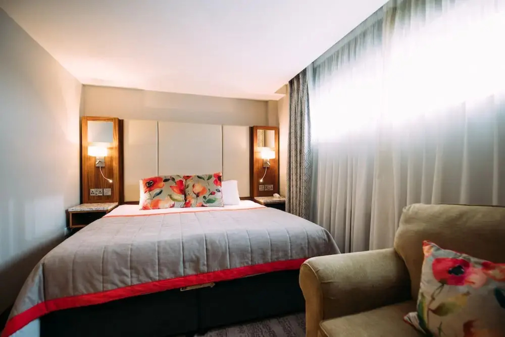 The Valley Hotel & Carriage Gardens