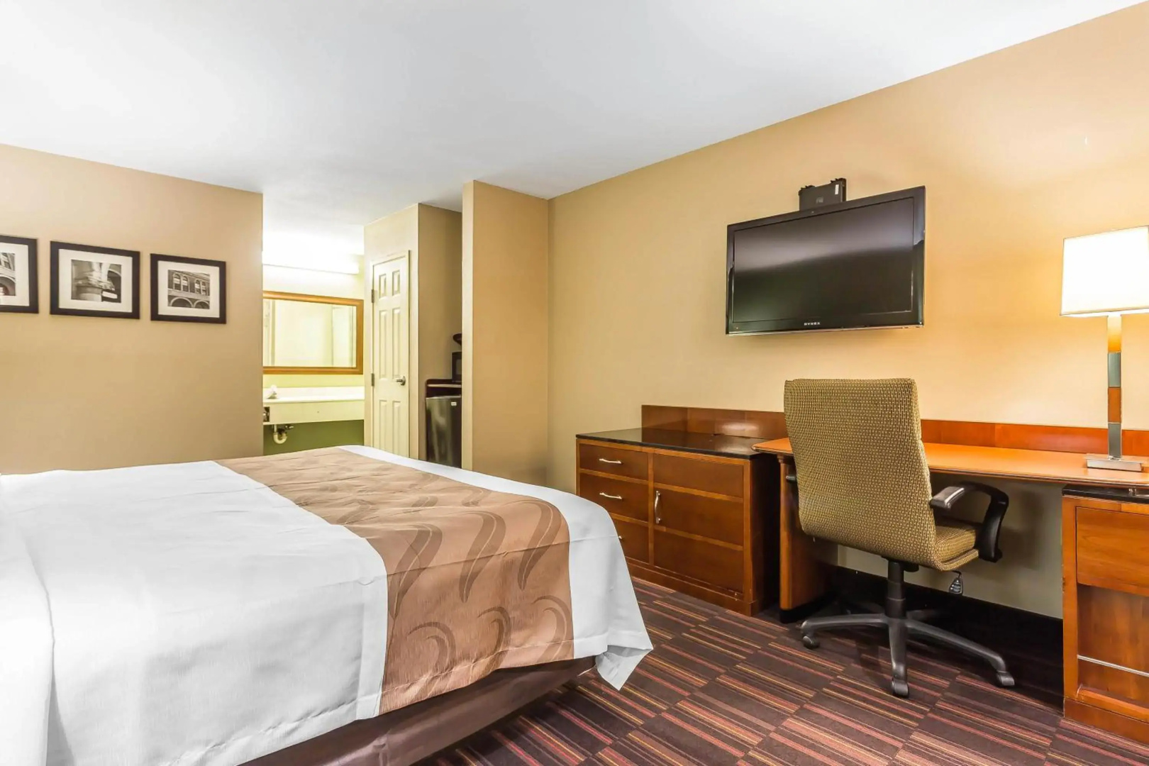 Quality Inn & Suites near Robins Air Force Base