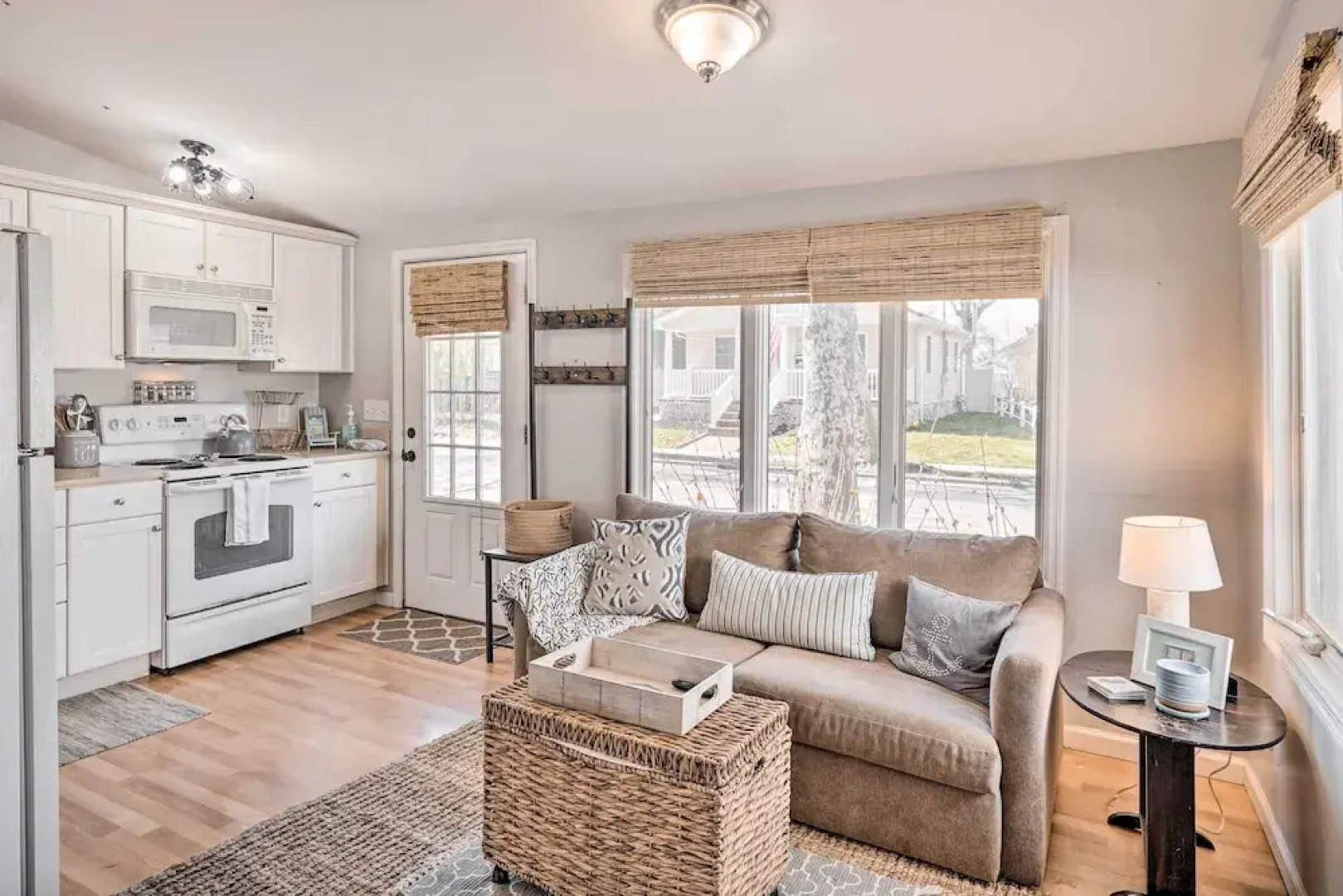 Bright Belmar Cottage < Half Mi to Boardwalk!