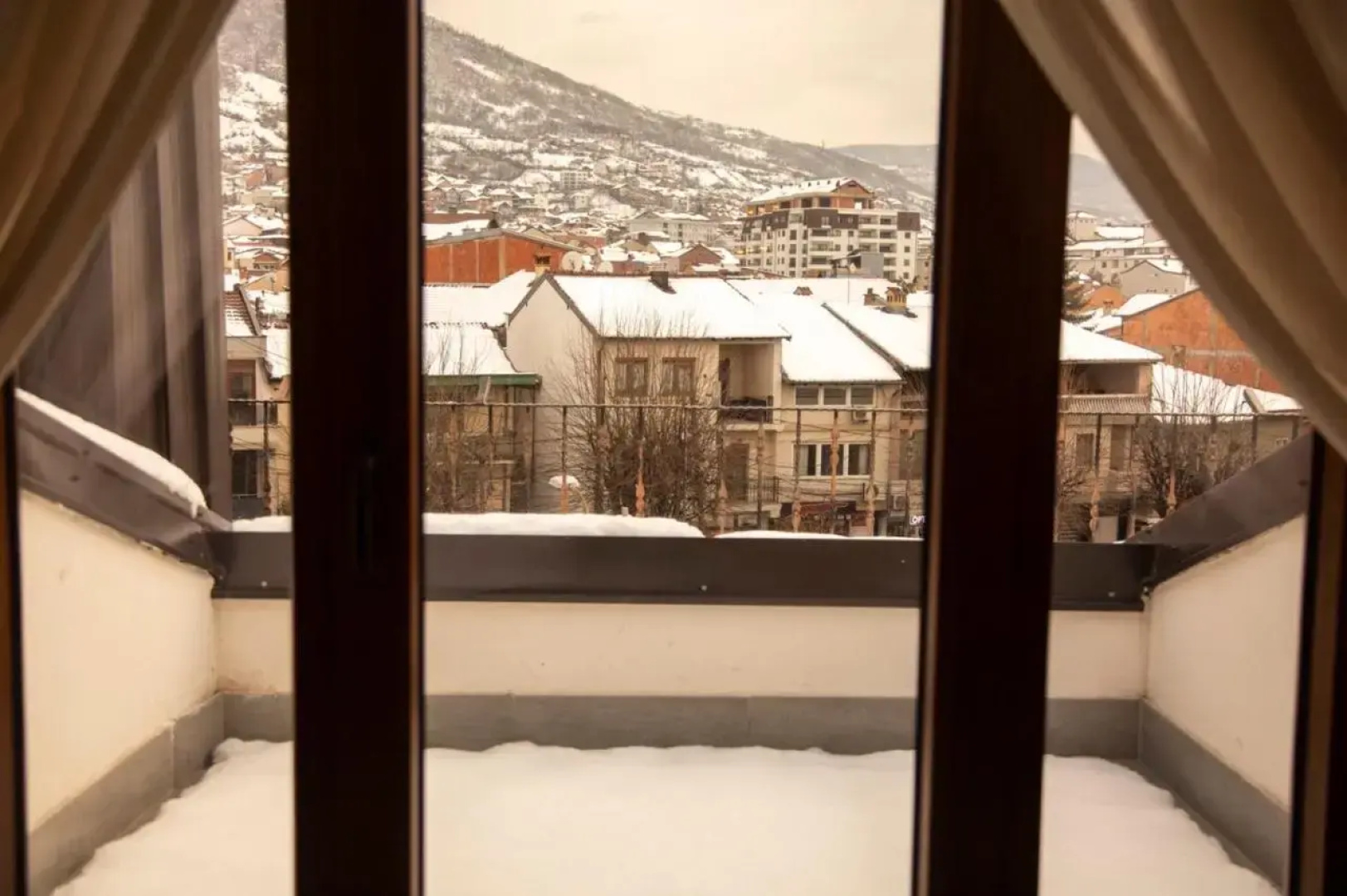 Driza's Family House - Quiet and Chill HOSTEL with 2 Pets around