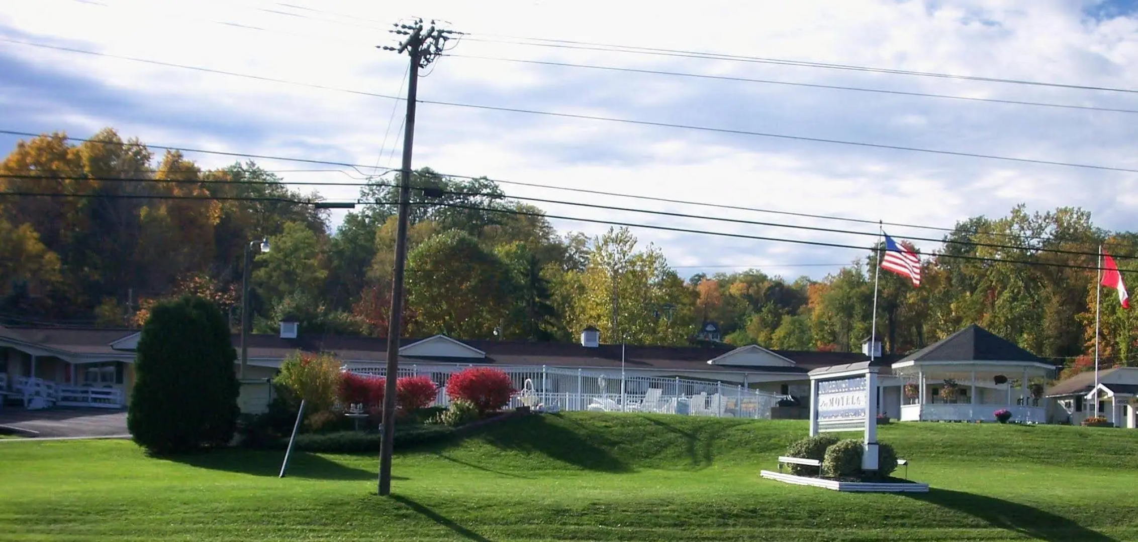 Longhouse Lodge Motel