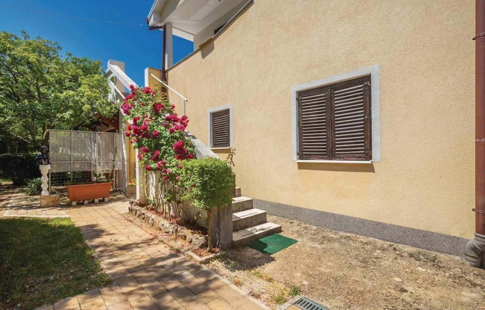 Awesome Home in Pinezici With Wifi and 2 Bedrooms