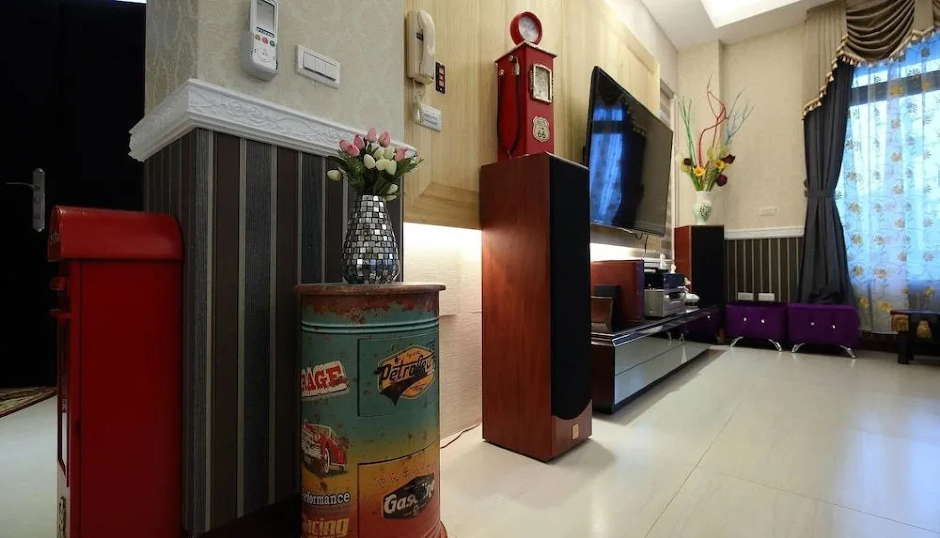 Textile Girl Romantic Homestay