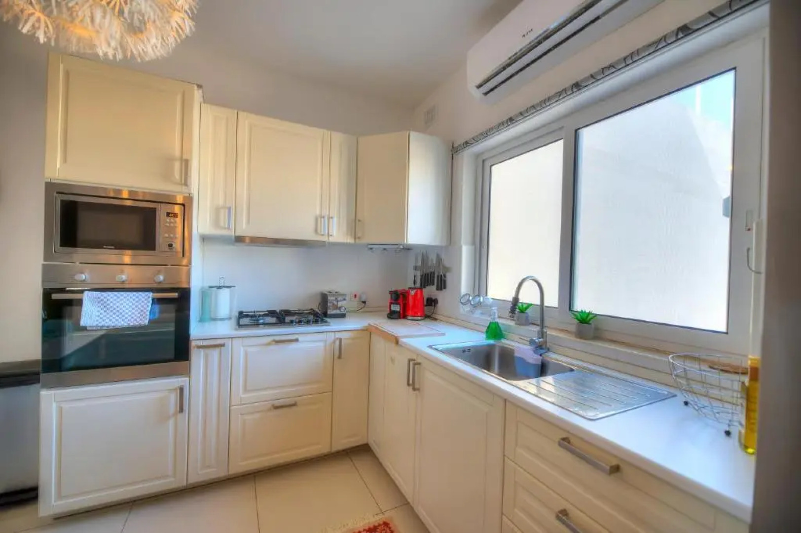 Charming 2 bedroom apartment close to Junior College ETUS1-1