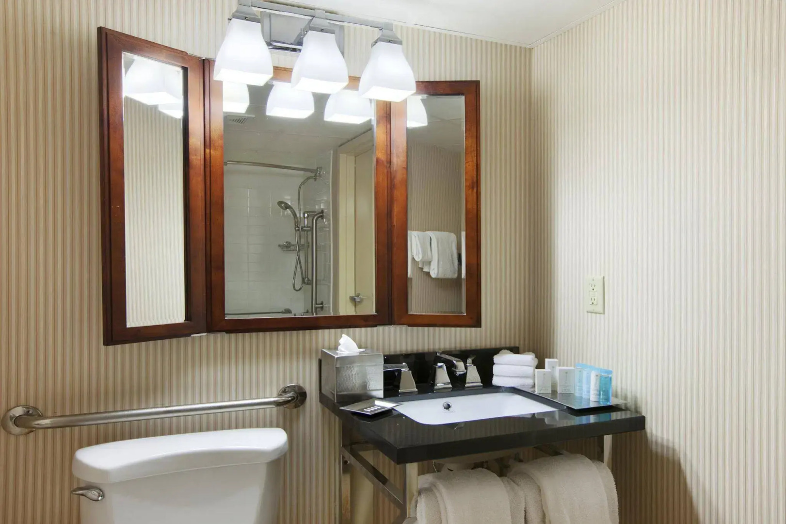 DoubleTree by Hilton New Bern Riverfront