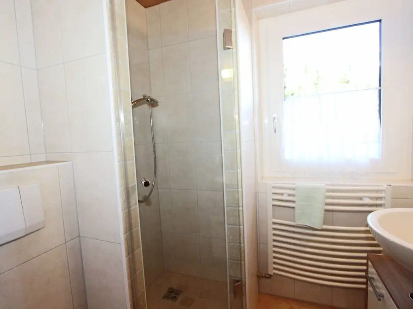 Spacious Holiday Home With Balcony, Sauna, Parking