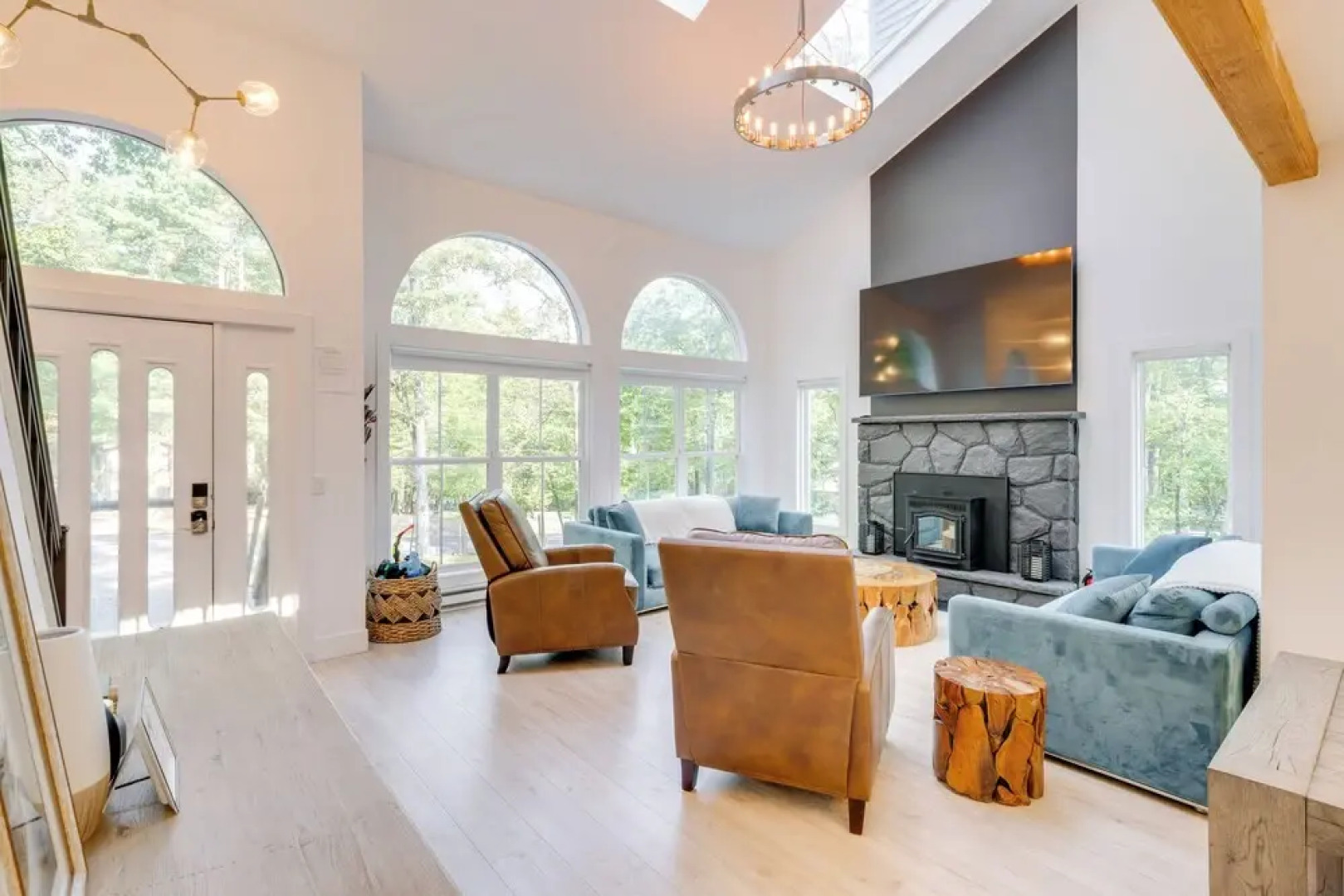 Private Yard, Playset: Family Home in Penn Estates