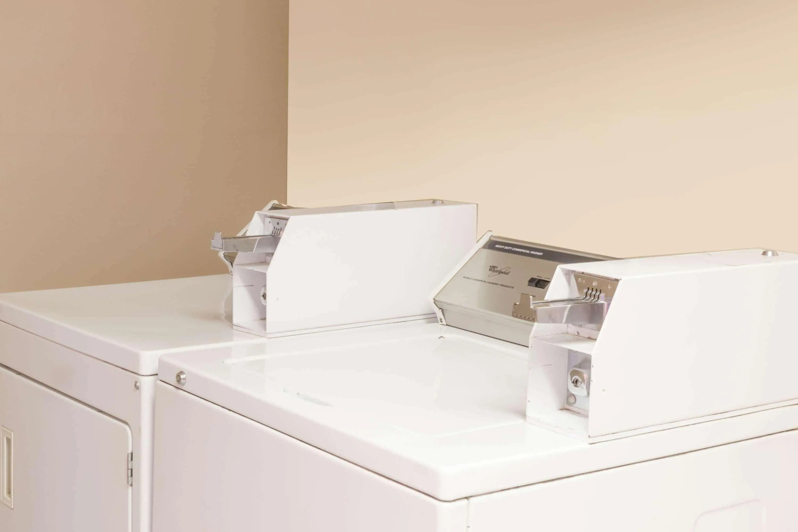 Howard Johnson by Wyndham Bakersfield